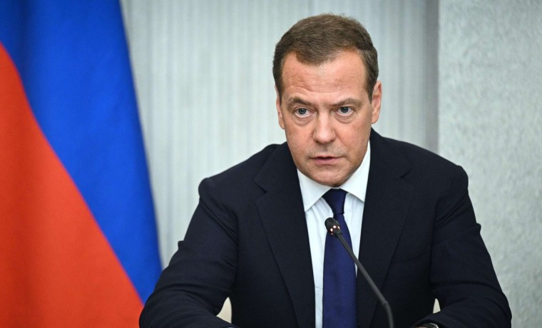 Дмитрий Медведев: Плановых показателей по набору контрактников удалось достичь только ЧР