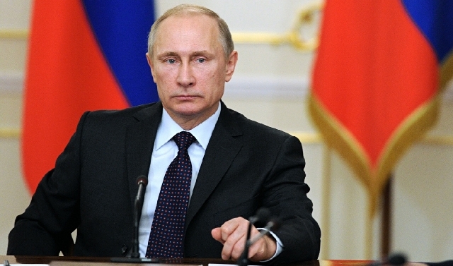 Владимир Путин предложил повысить зарплату сотрудников федеральных ведомств в регионах