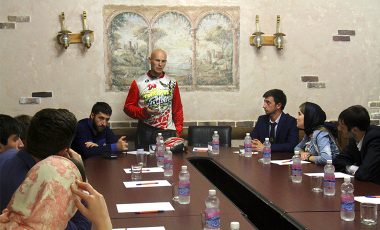  Во Дворце молодежи Грозного прошла встреча путешественника Александра Норко с молодежью