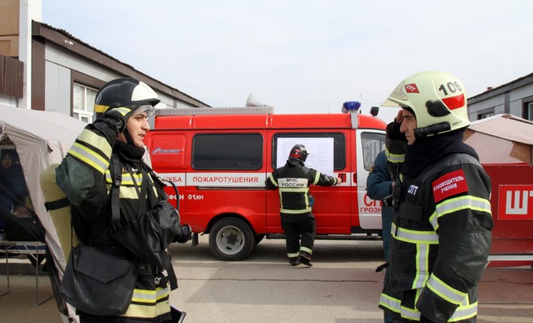 Чеченские спасатели провели пожарно-тактические учения