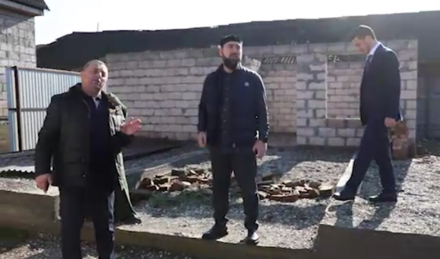 Фонд Кадырова строит дома трём семьям из Грозненского района