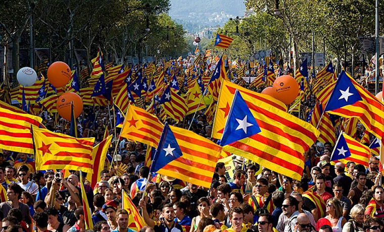 Каталония намерена выйти из состава Испании и признать Крым