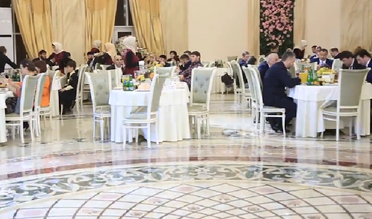 Рамзан Кадыров дал торжественный ужин в честь участников и гостей VI Международного форума СМИ СКФО