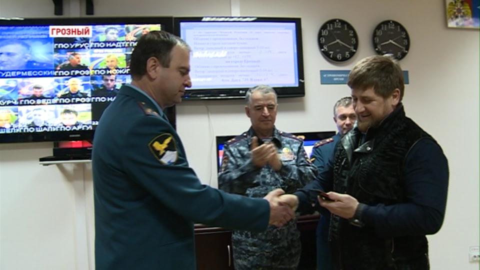 Р. Кадыров встретился с сотрудниками МЧС России по ЧР