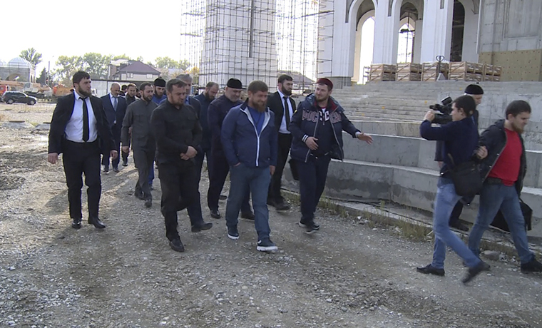 Рамзан Кадыров посетил строительную площадку центральной мечети в Шали