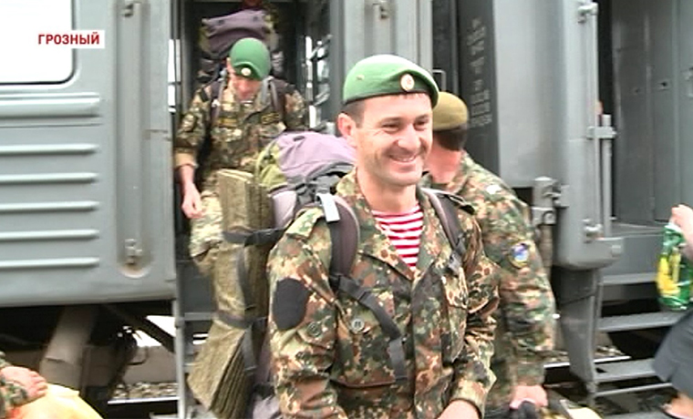 Чеченские разведчики удостоились права носить зеленые береты
