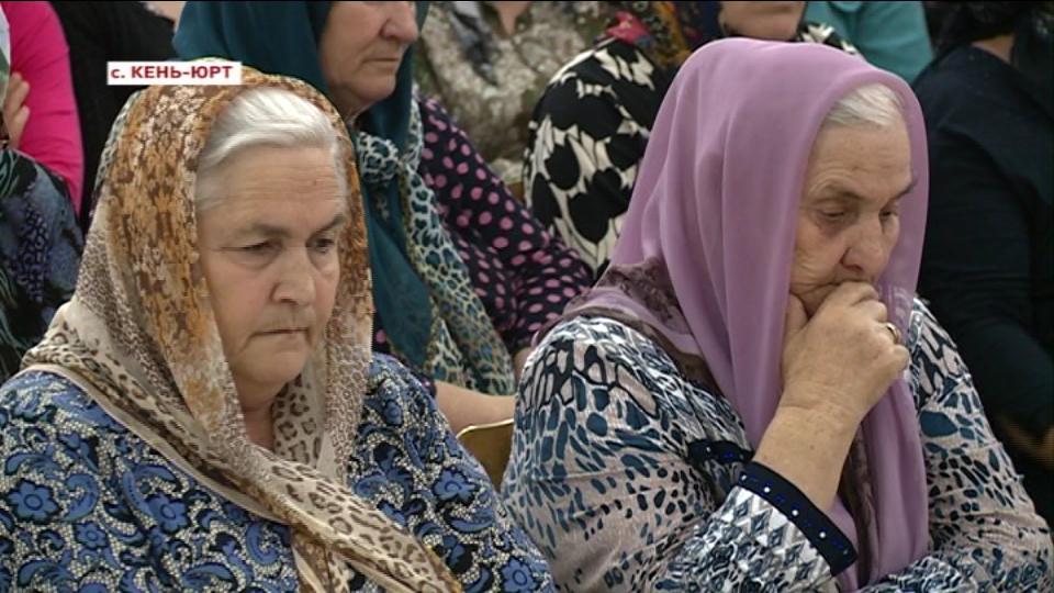 Семьям погибщих сотрудников правоохранительных органов оказали помощь в Чечне