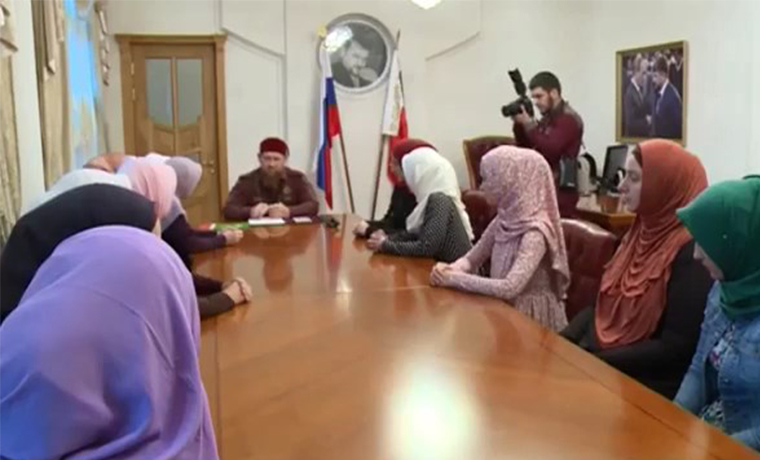 Глава Чечни поздравил активисток клуба &quot;Иман&quot; с 6-летием организации