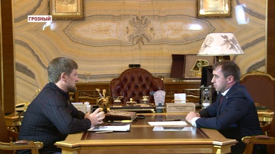 Р. Кадыров интересуется итогами визита чеченской делегации в Крым