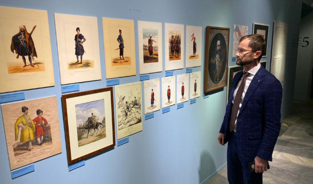 На выставке во Всероссийском музее представлено холодное оружие чеченских мастеров