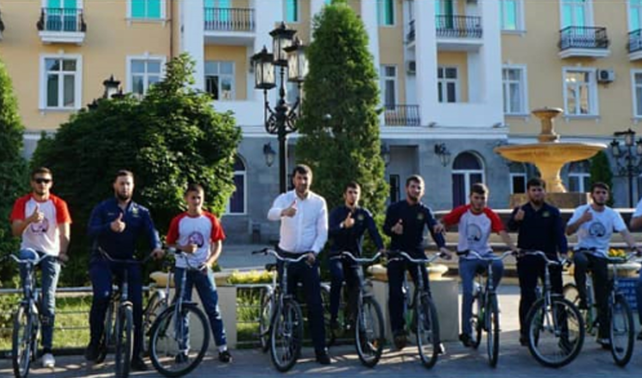 В Грозном прошел велопробег с участием активистов молодежных организаций