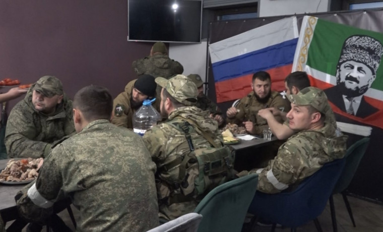 РОФ им. А.-Х. Кадырова организовал ифтар для военнослужащих из ЧР на Украине