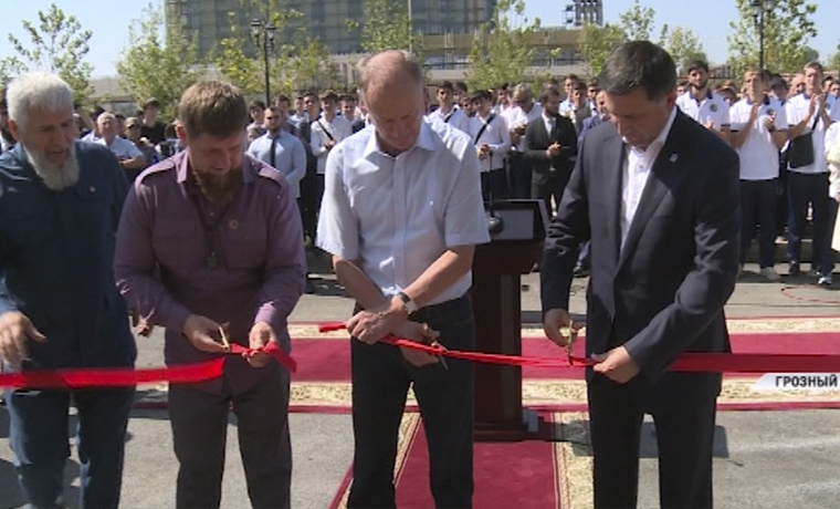 Кадыров и Патрушев открыли волейбольный комплекс в Грозном