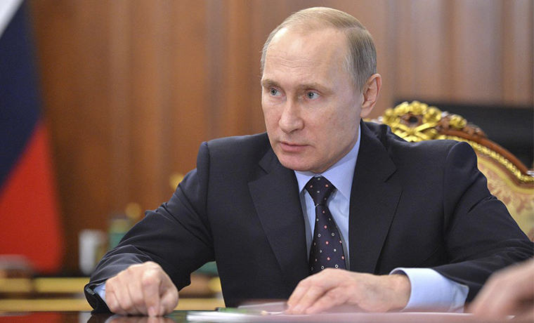 Путин призвал власти и бизнес уделять внимание экоусловиям на производстве