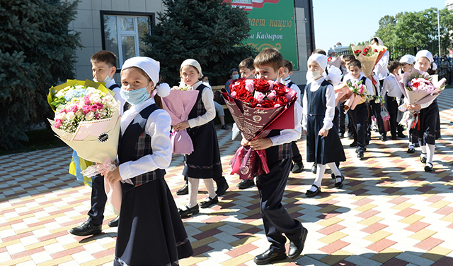 В  школах Чеченской Республики проходят торжественные линейки 