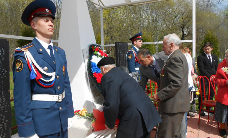 В деревне Сигорицы Островского района почтили память героя ВОВ из Чечни