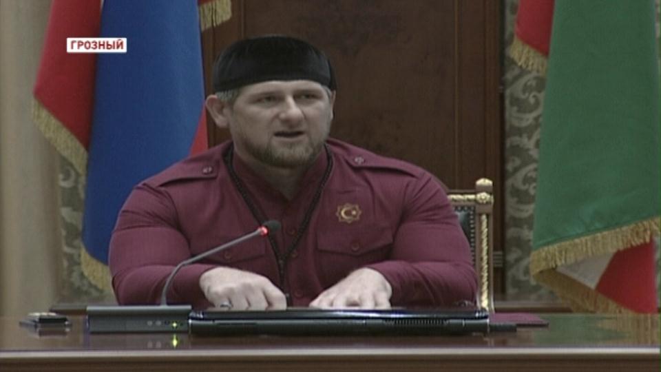 Р.Кадыров провел совещание с участием членов Правительства и глав районов 