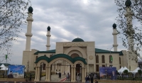 Накануне в селении Гойты открыли мечеть на 3600 мест