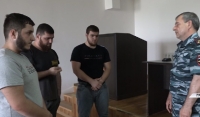 Полицейские задержали "автогонщика" и героев видео, покупавших спиртное в Дагестане 