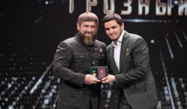 Владимир Путин наградил Хас-Магомеда Кадырова орденом Дружбы за достигнутые трудовые успехи