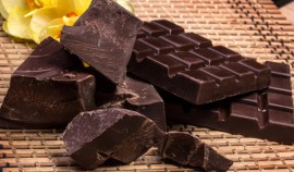 Ученые обнаружили пользу горького шоколада при лечении хронического кашля
