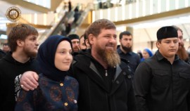 Рамзан Кадыров вместе с семьей и соратниками принял участие в акции «Дети Чечни - детям Палестины»