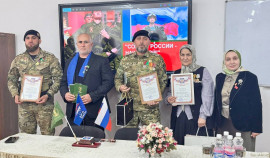 В Гудермесе сотрудники ОМОН «АХМАТ-1» приняли участие в патриотической встрече со студентами