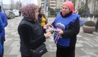 Во всех районах ЧР раздали 20 тысяч лент триколора в День России