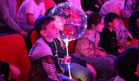 В Грозном «Единая Россия» организовала поход в цирк для детей участников СВО