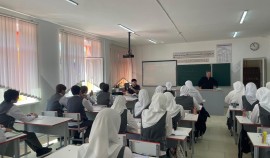 В Грозненском районе инспекторы ПДН провели профилактические беседы со школьниками| грозный, чгтрк