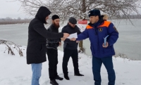 Сотрудники МЧС проверили состояние льда на Сунженском водохранилище