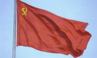 14 апреля 1918 году красное знамя стало государственным флагом Советской России 