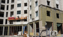 В домах первой линии района Путина началась установка лифтов