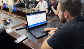В Грозном работает мобильный пункт поддержки избирателей предварительного голосования| грозный, чгтрк