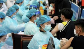 1,45 миллиарда прививок от COVID-19 сделали жители Китая