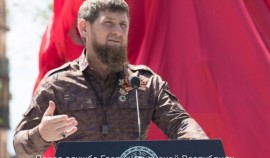 Глава ЧР поздравил соотечественников с Днем Победы