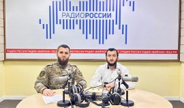 Врач ОМОН «АХМАТ-1» рассказал в эфире радио о работе медиков в зоне СВО| грозный, чгтрк