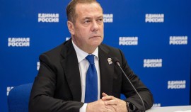 Медведев: Попытки спрятать партийный политический статус будут жёстко пресекаться