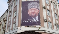 В Грозном появился англоязычный портрет Ахмата-Хаджи Кадырова