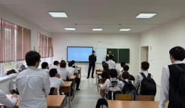 В селе Энгеной сотрудники Госавтоинспекции провели урок безопасности для школьников| грозный, чгтрк