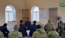 Представители ДУМ ЧР продолжают работу с чеченскими военнослужащими в зоне СВО