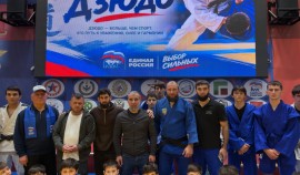 «Единая Россия» организовала спортивные мастер-классы для юных жителей Чечни| грозный, чгтрк