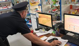 Полицейские провели профилактическую проверку торговых объектов в Алхан-Кале