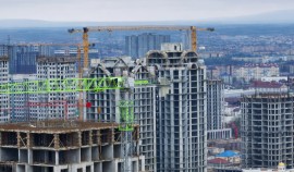 В районе им. В.В. Путина завершается этап строительства каркасов зданий второй линии | грозный, чгтрк