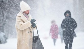 Юрист рассказал, может ли работодатель наказать сотрудника за опоздание на работу из-за непогоды