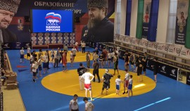 Чемпионы мира провели мастер-класс по самбо и кикбоксингу для юных спортсменов в Шали| грозный, чгтрк