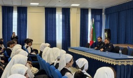 В Гудермесе сотрудники полиции встретились со старшеклассниками