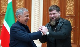 Рамзан Кадыров поздравил Рустама Минниханова и жителей Татарстана с Днём республики