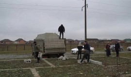 Жительнице Самашки оказали помощь в строительстве дома по поручению Главы ЧР