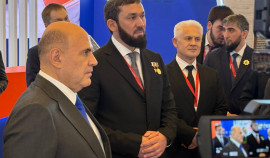 Михаил Мишустин посетил стенд Чеченской Республики на КИФ-2025